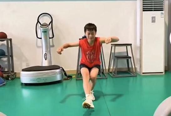 朋友妻子是个野蛮的家庭教师